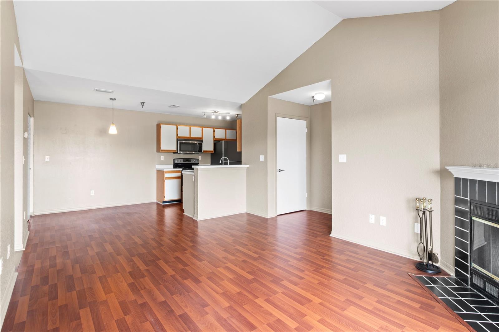 TB8513534 Property Photo 7