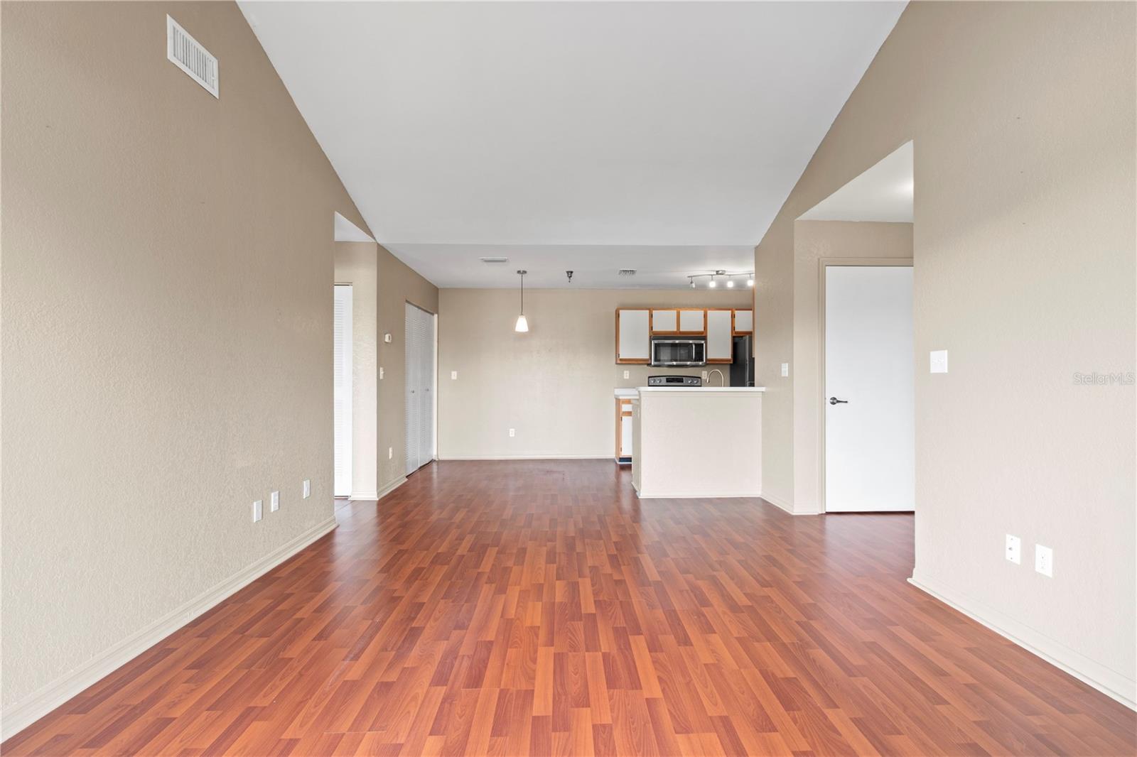 TB8513534 Property Photo 8