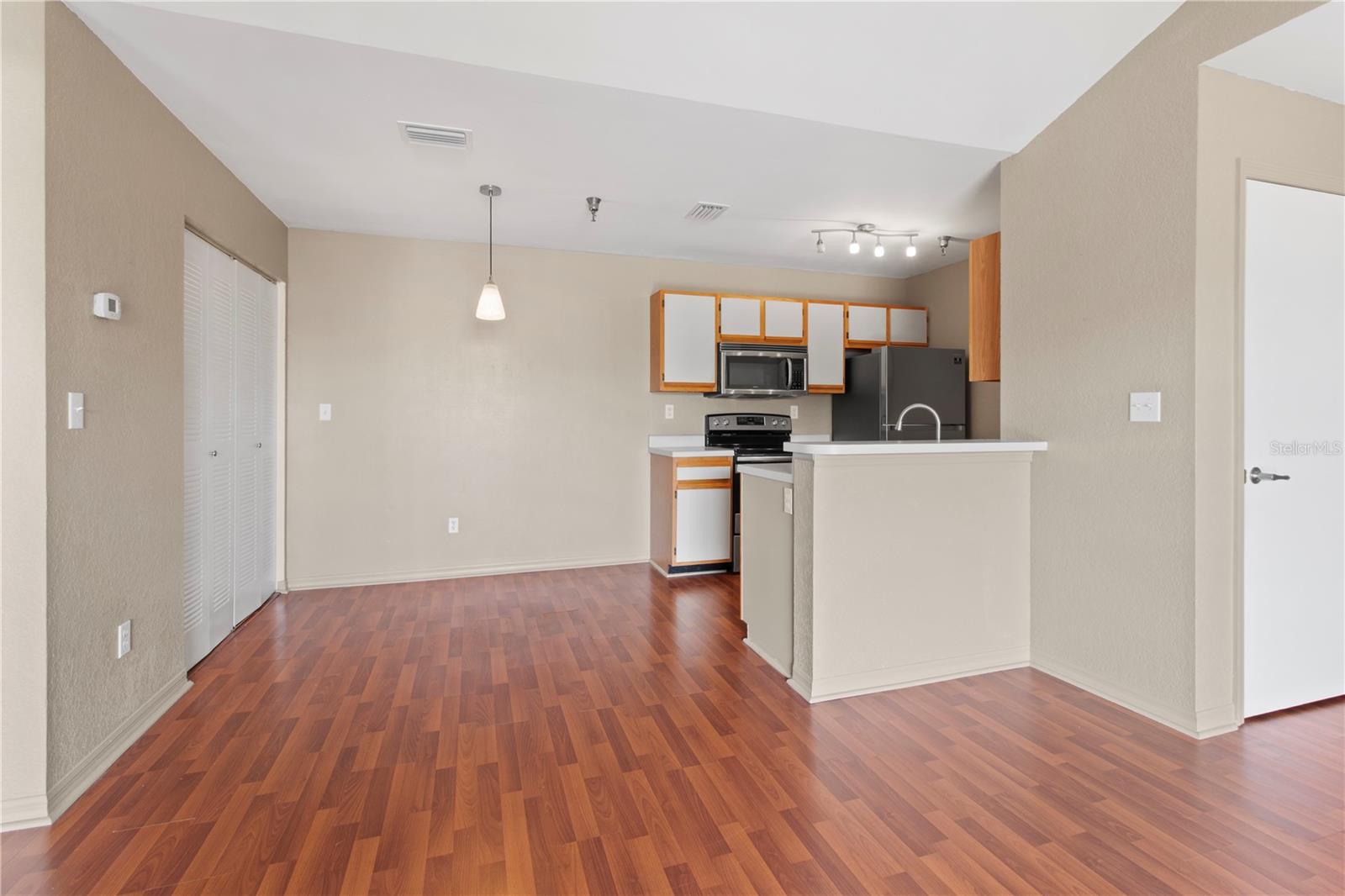 TB8513534 Property Photo 9