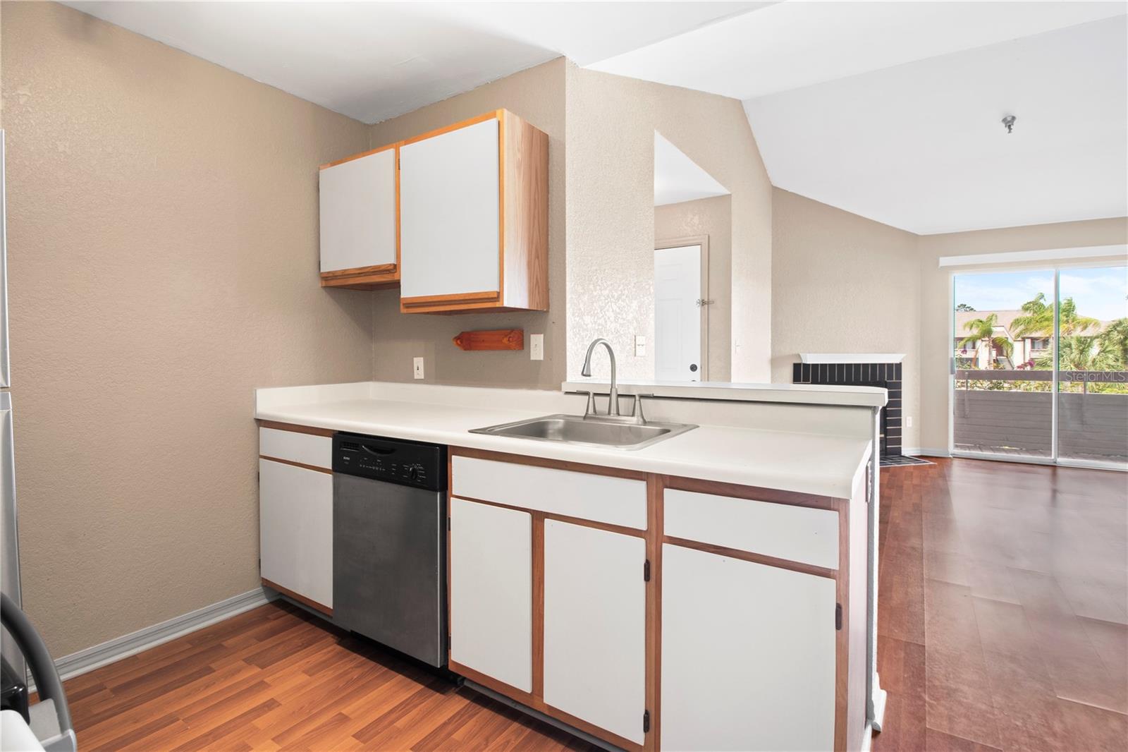 TB8513534 Property Photo 13