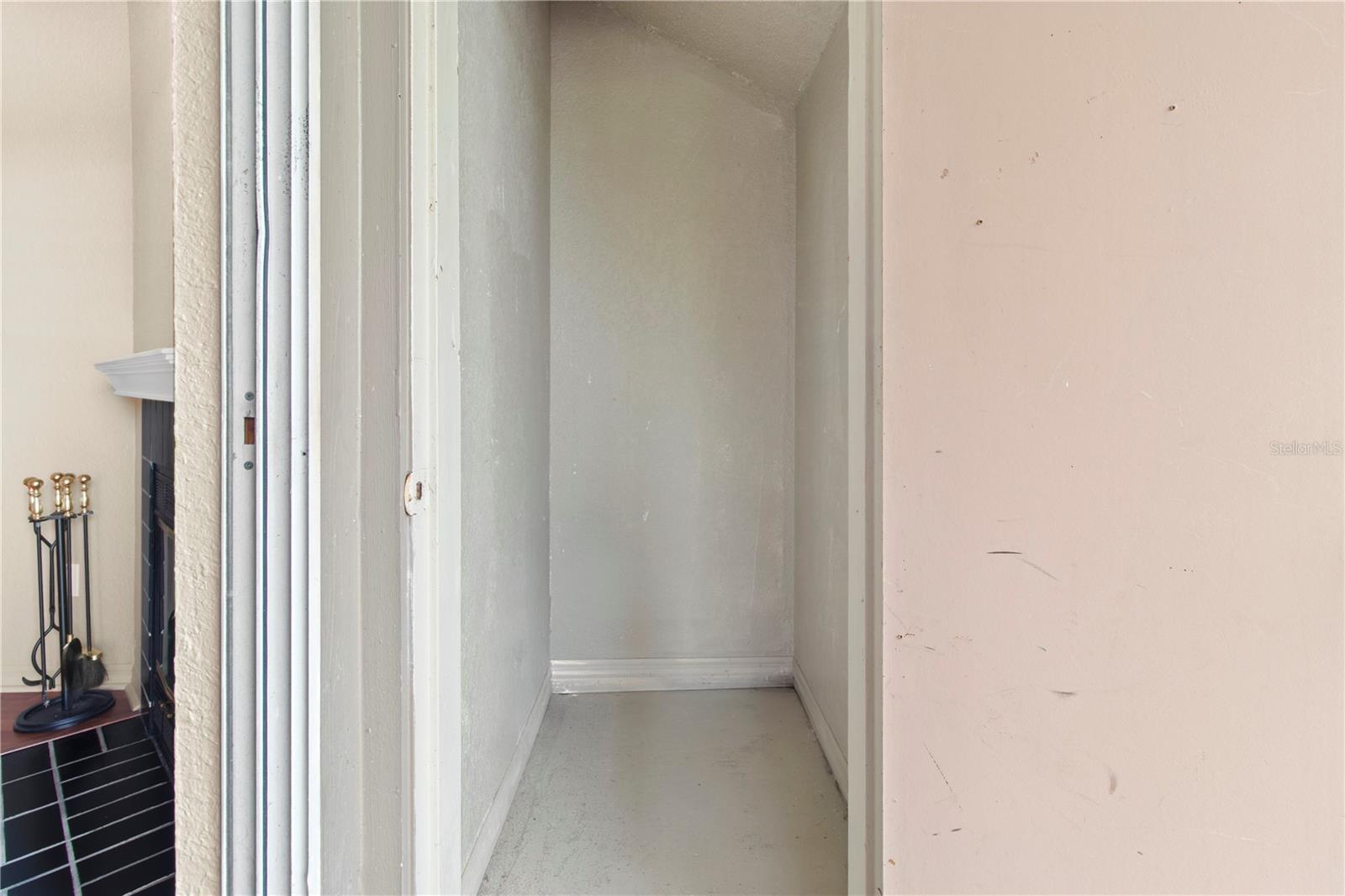 TB8513534 Property Photo 31