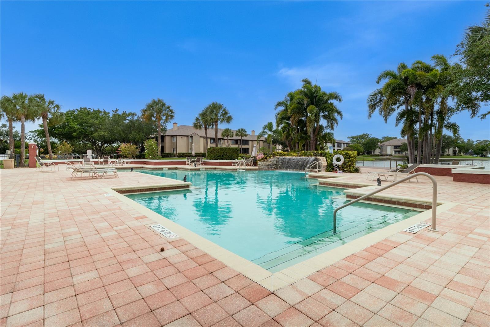 TB8513534 Property Photo 40