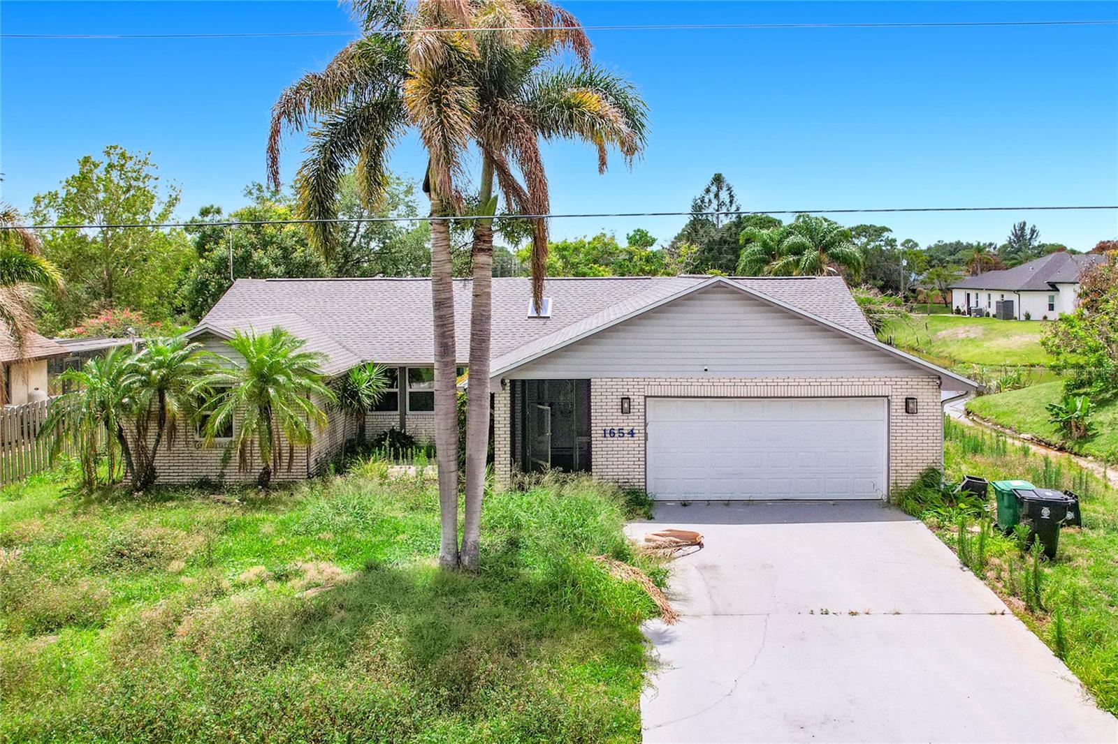1654 Se Fallon Dr Property Photo 2