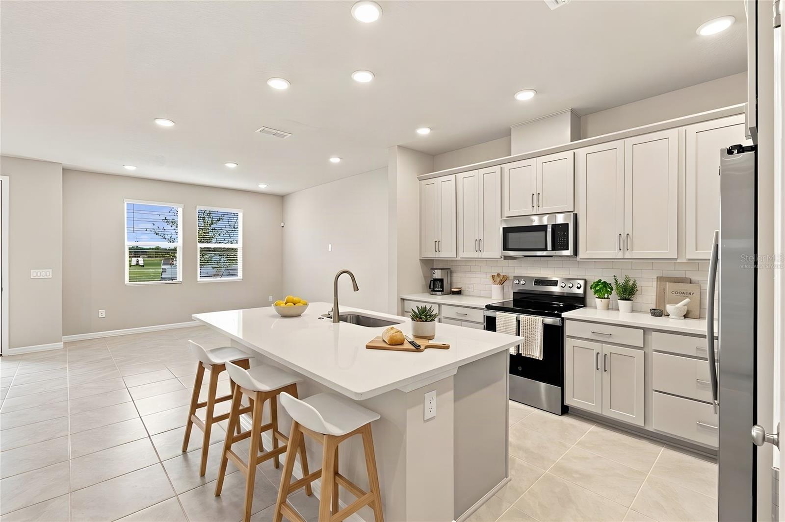 5592 Coopers Hawk Ct Property Photo 2