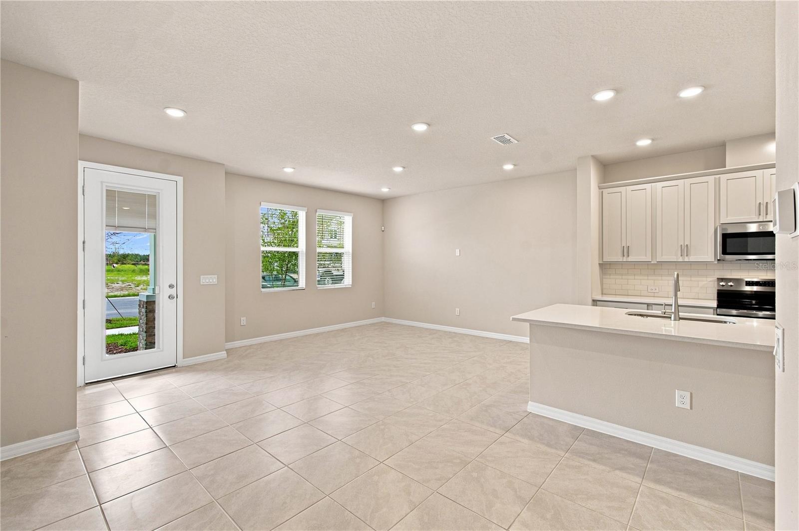 5592 Coopers Hawk Ct Property Photo 7