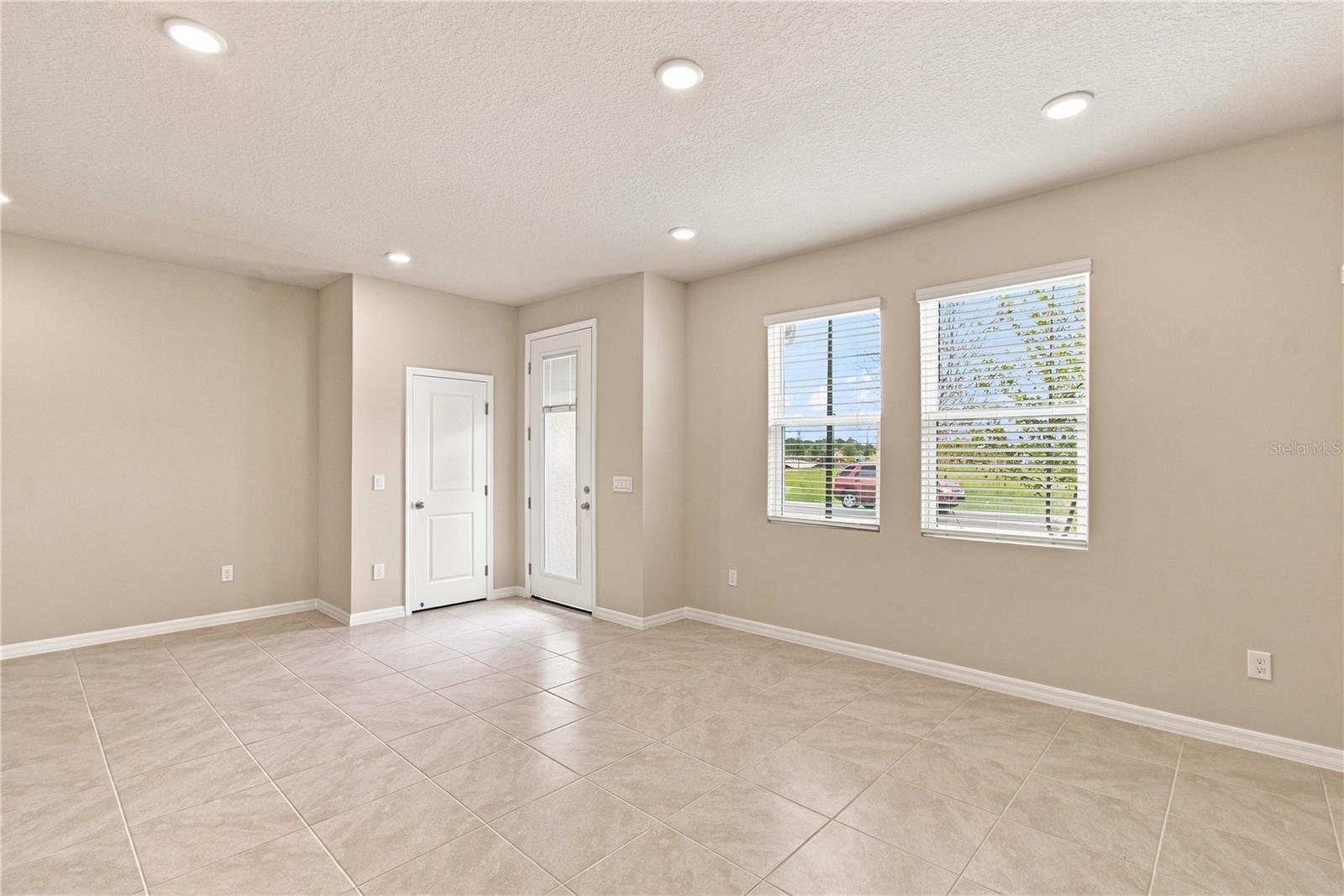 5592 Coopers Hawk Ct Property Photo 10