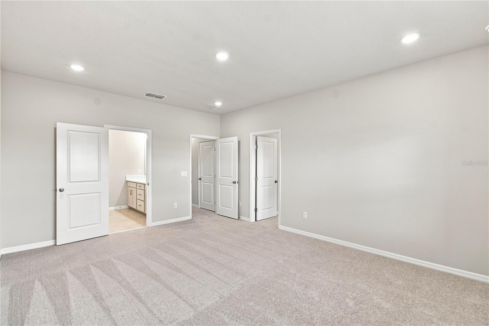 5592 Coopers Hawk Ct Property Photo 14