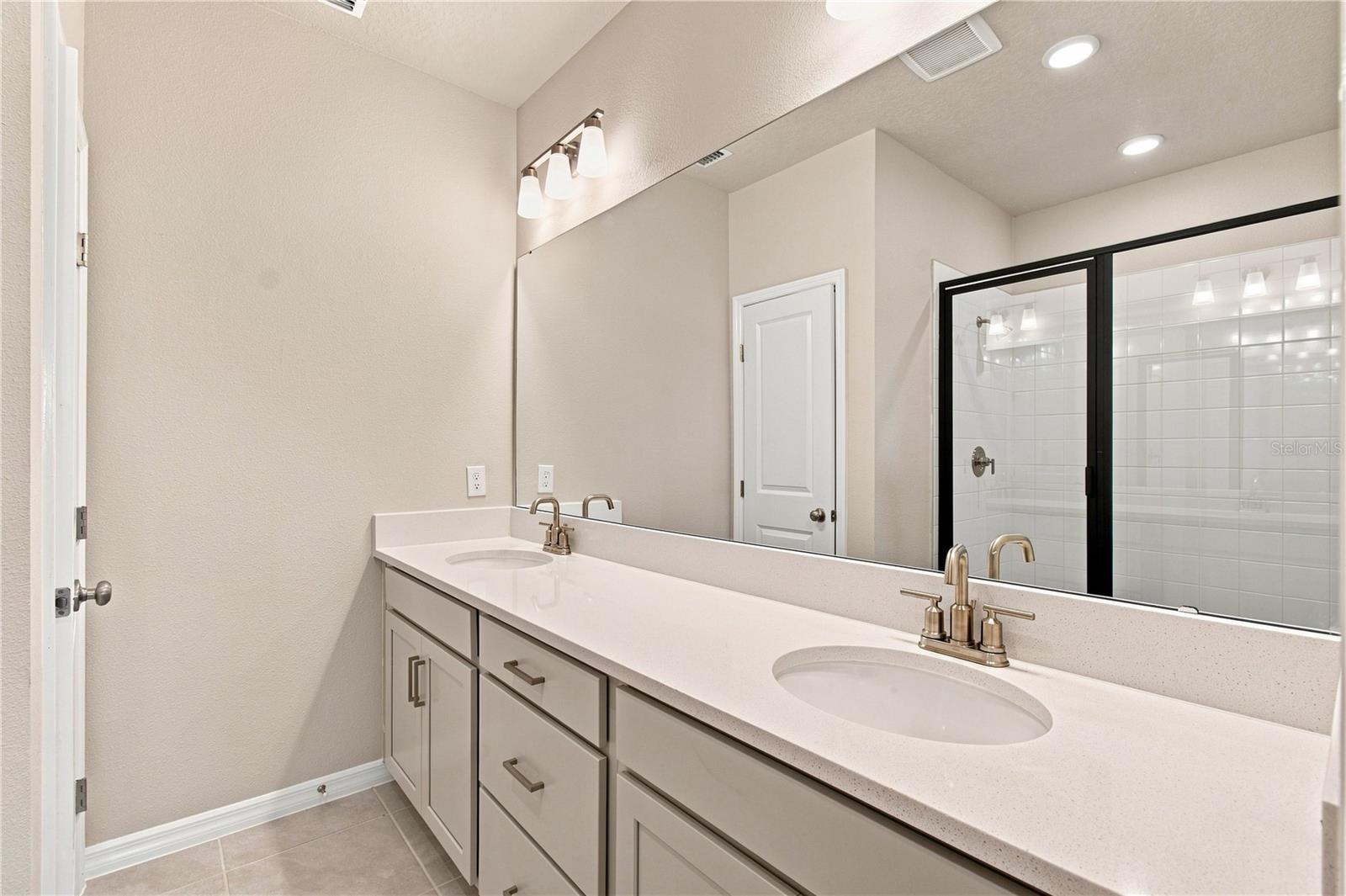 5592 Coopers Hawk Ct Property Photo 16