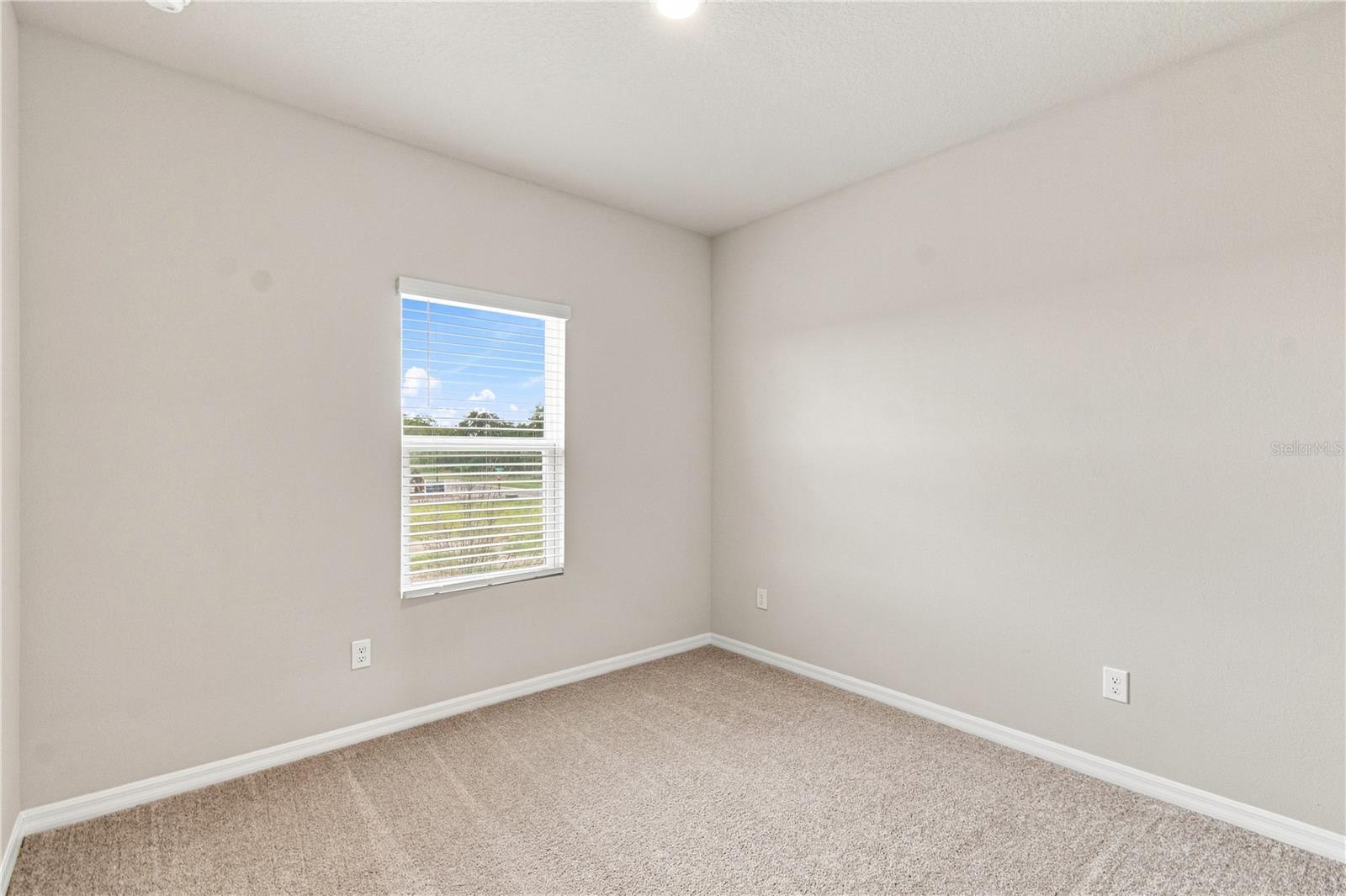 5592 Coopers Hawk Ct Property Photo 17