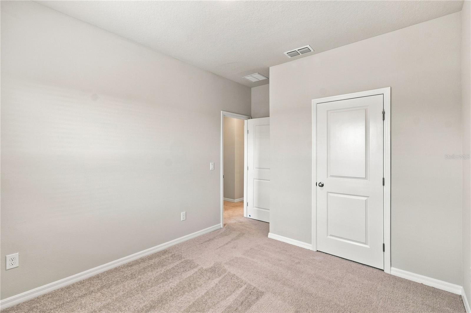 5592 Coopers Hawk Ct Property Photo 18