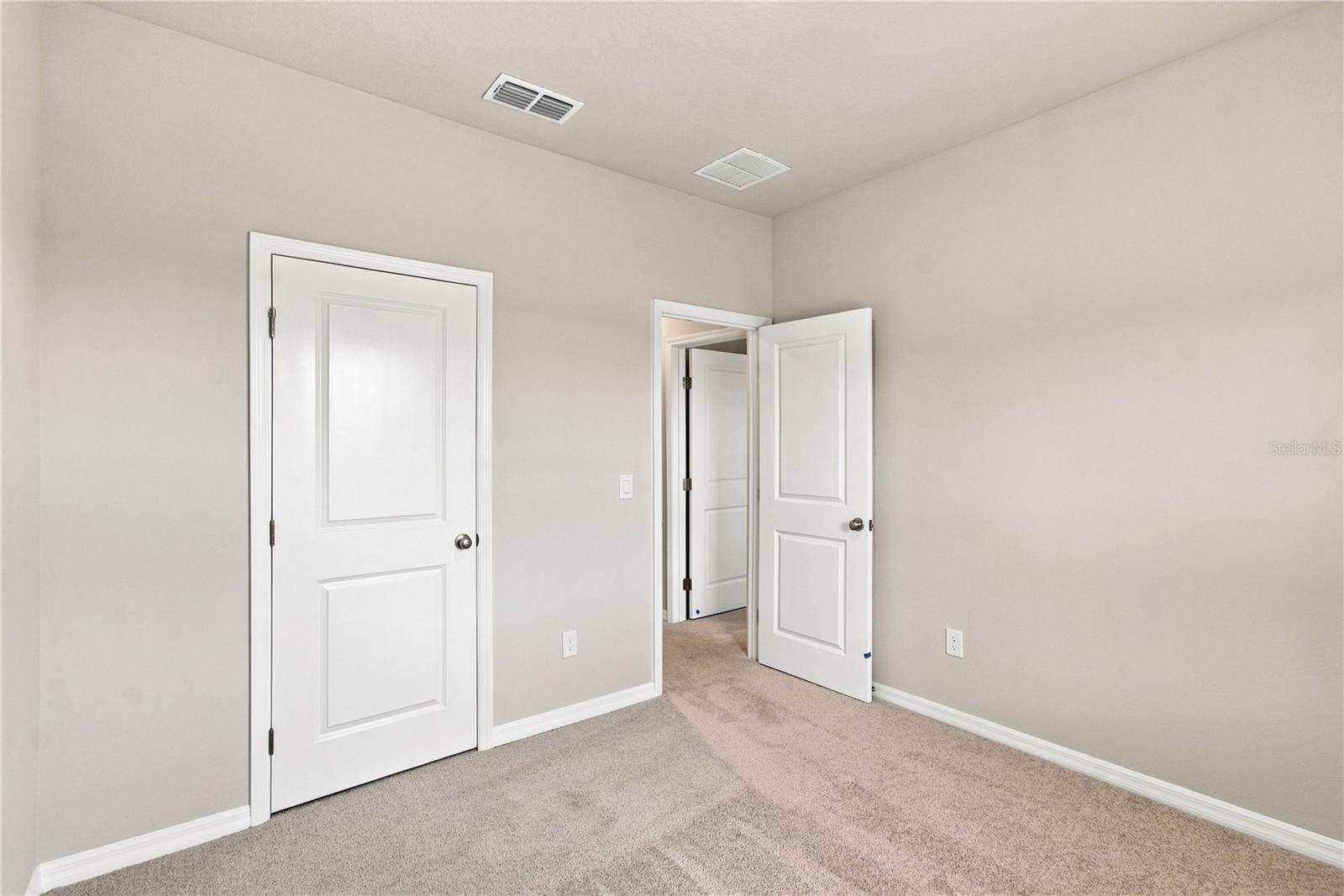5592 Coopers Hawk Ct Property Photo 20