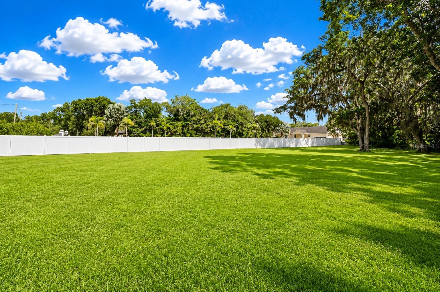 Riverview Dr Property Photo 6