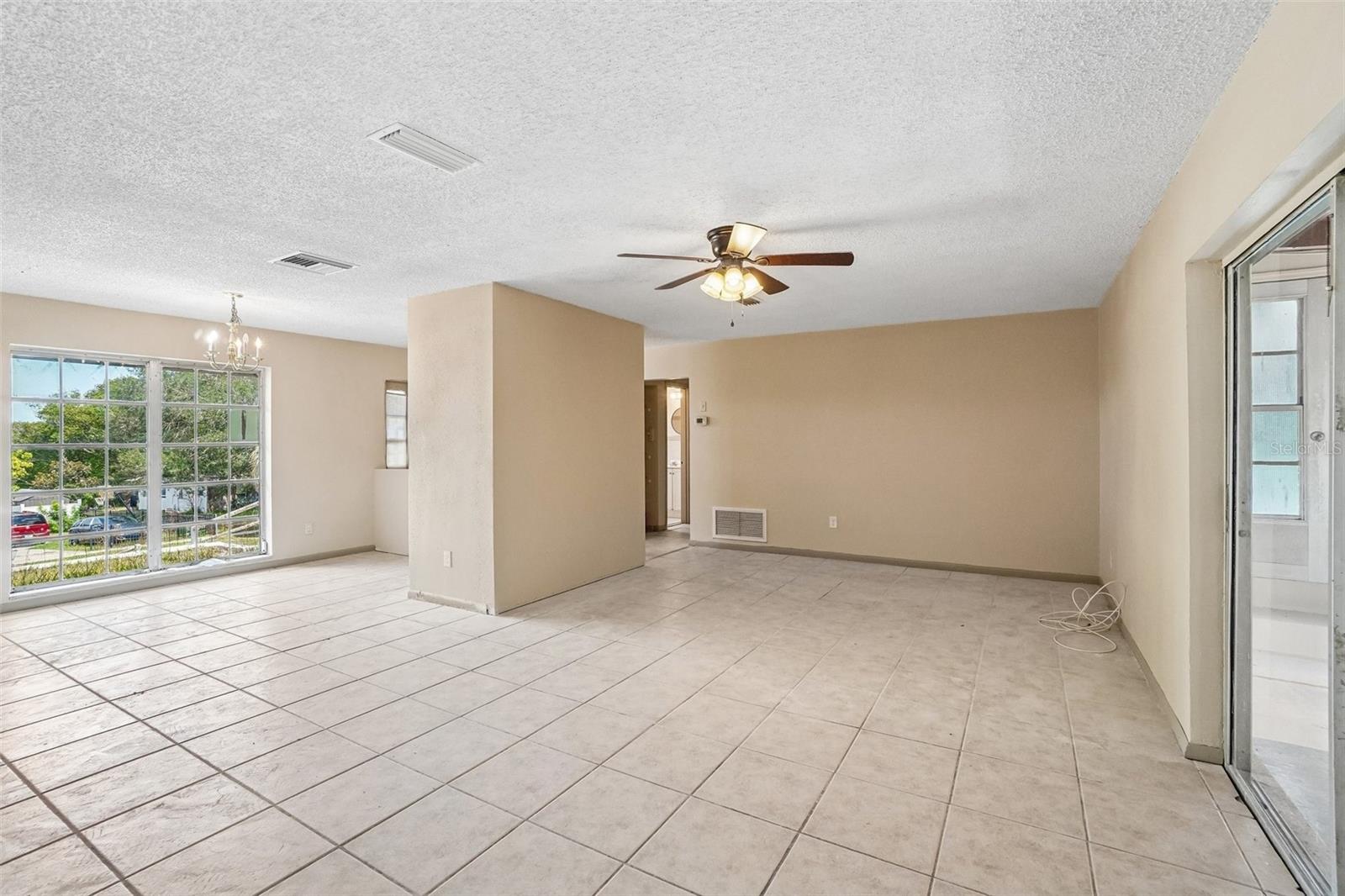 1090 Edgehill Ave Property Photo 3