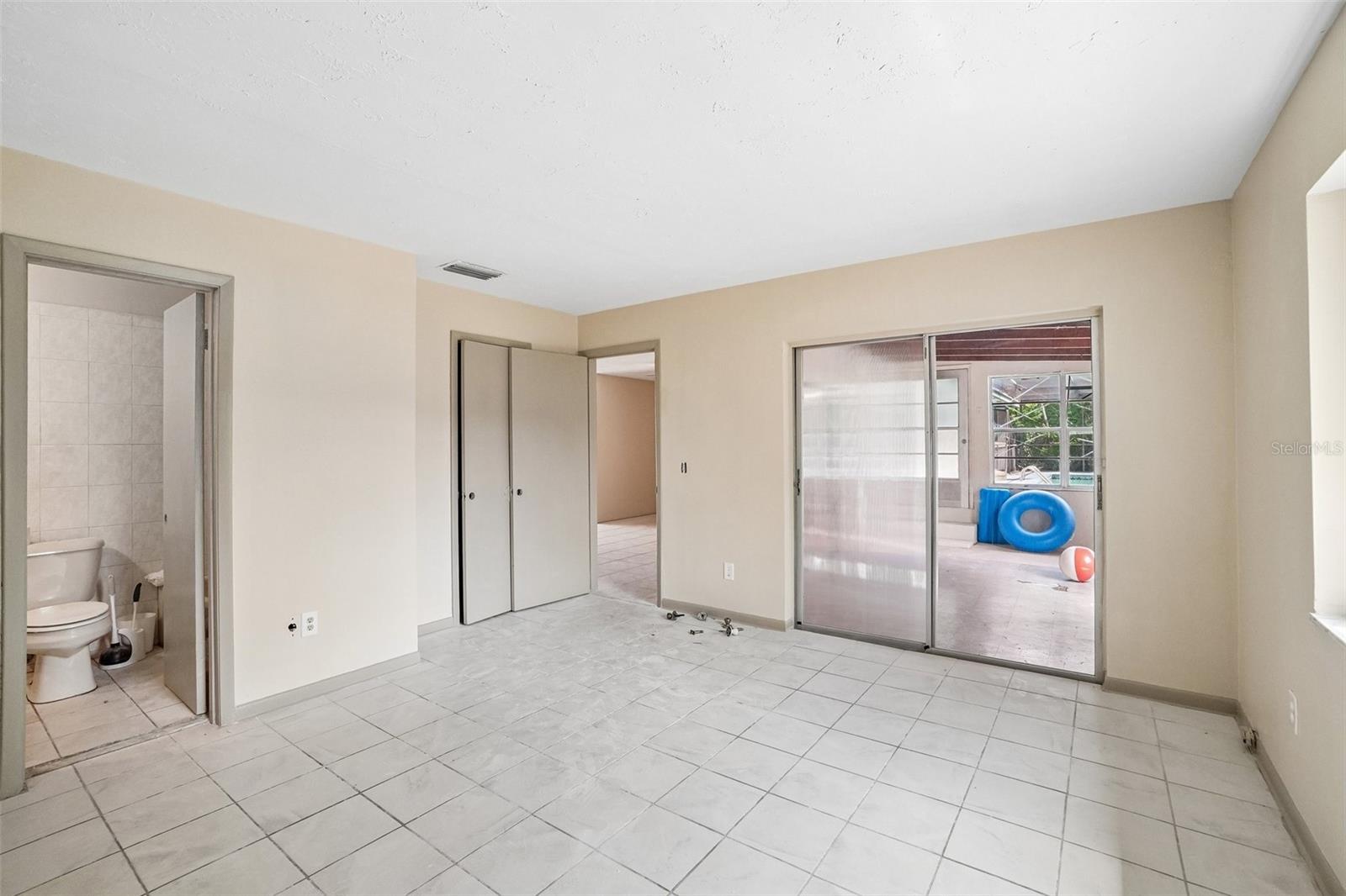 1090 Edgehill Ave Property Photo 6