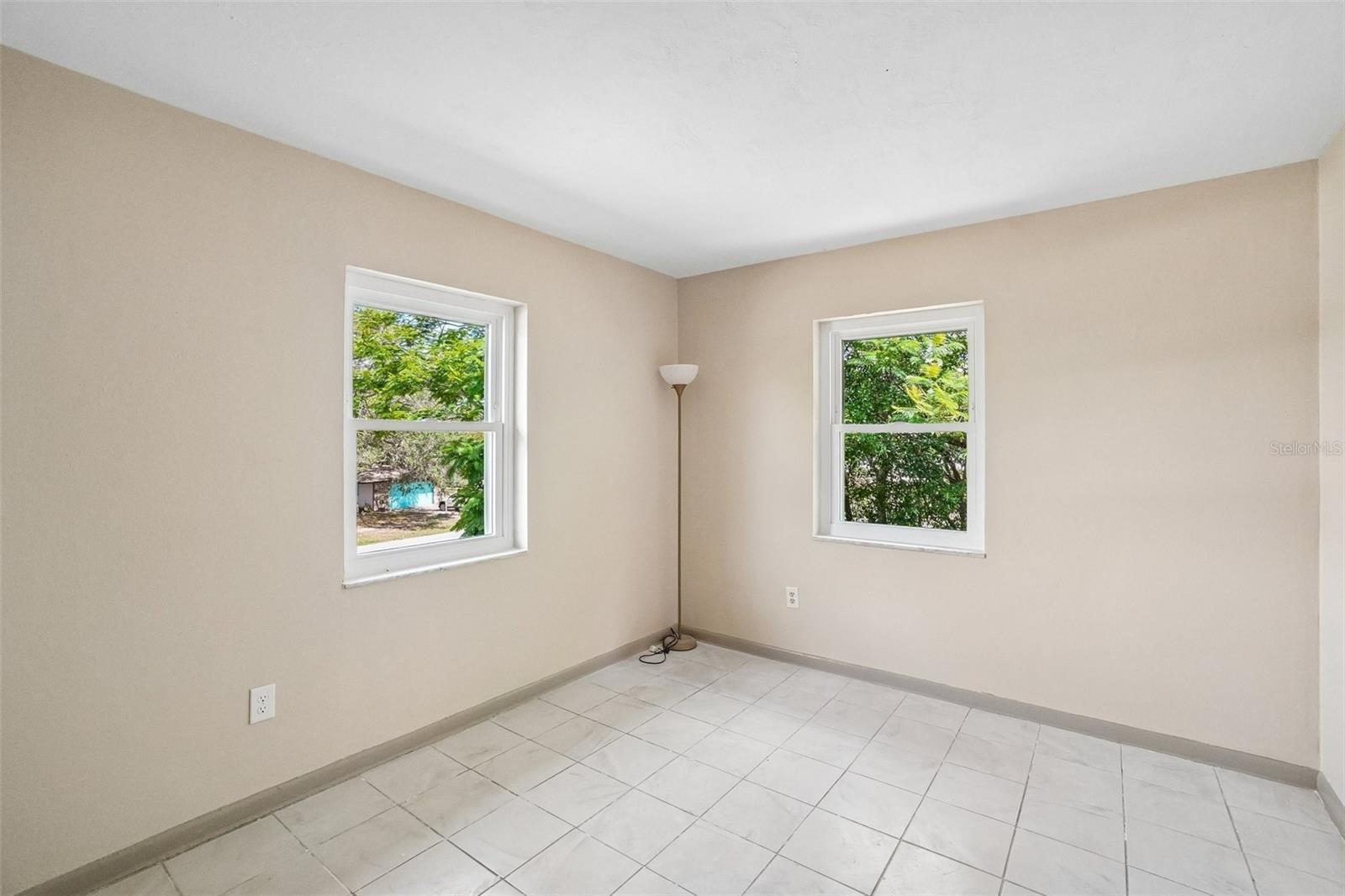 1090 Edgehill Ave Property Photo 15