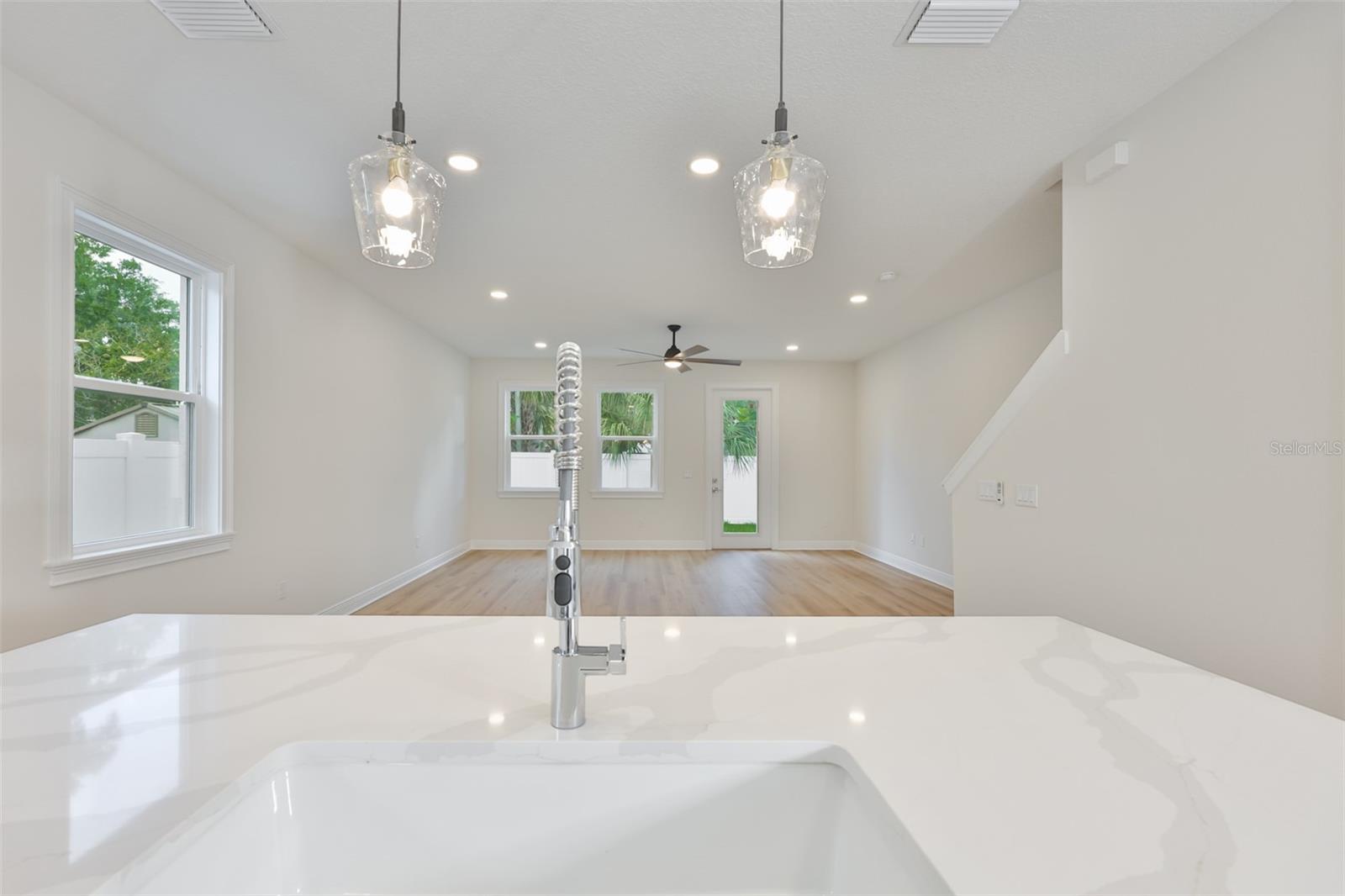 1913 W Beach St Property Photo 10