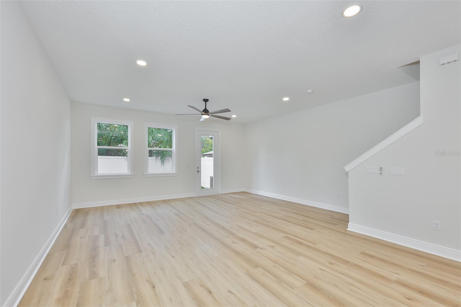 1913 W Beach St Property Photo 11
