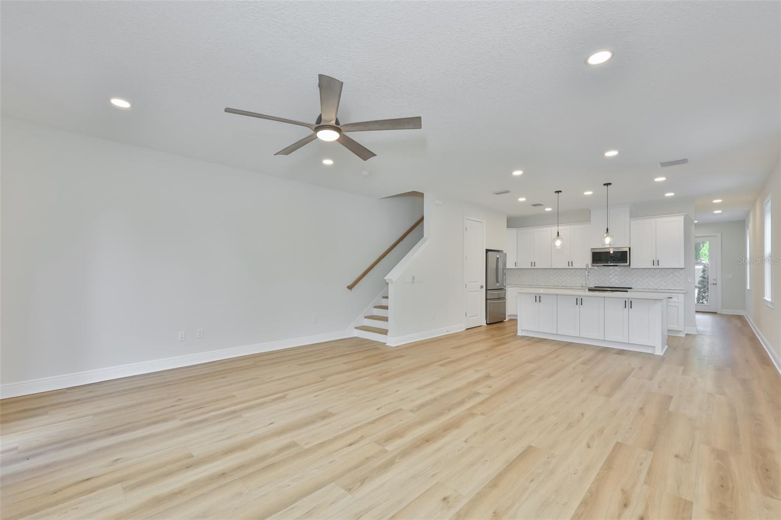1913 W Beach St Property Photo 12
