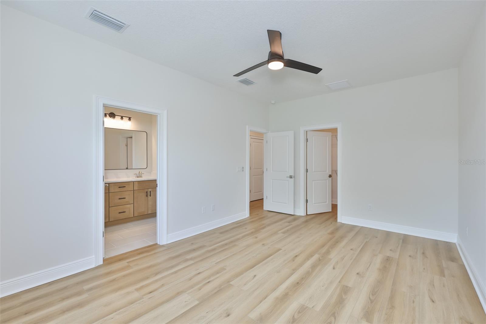 1913 W Beach St Property Photo 16
