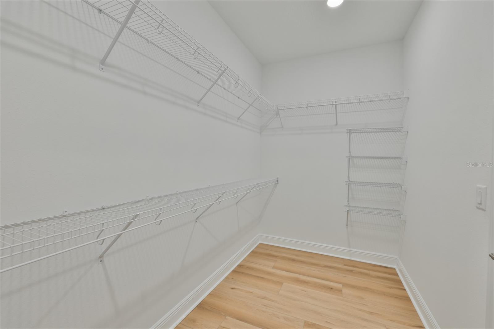 1913 W Beach St Property Photo 19