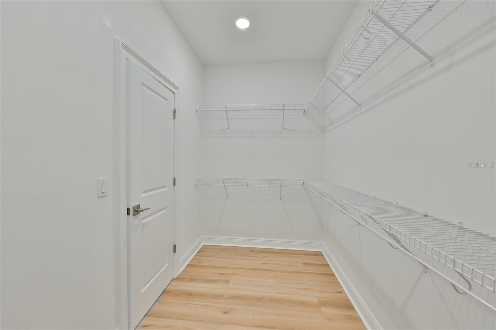 1913 W Beach St Property Photo 20