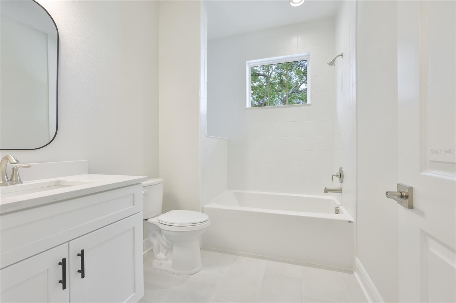 1913 W Beach St Property Photo 21
