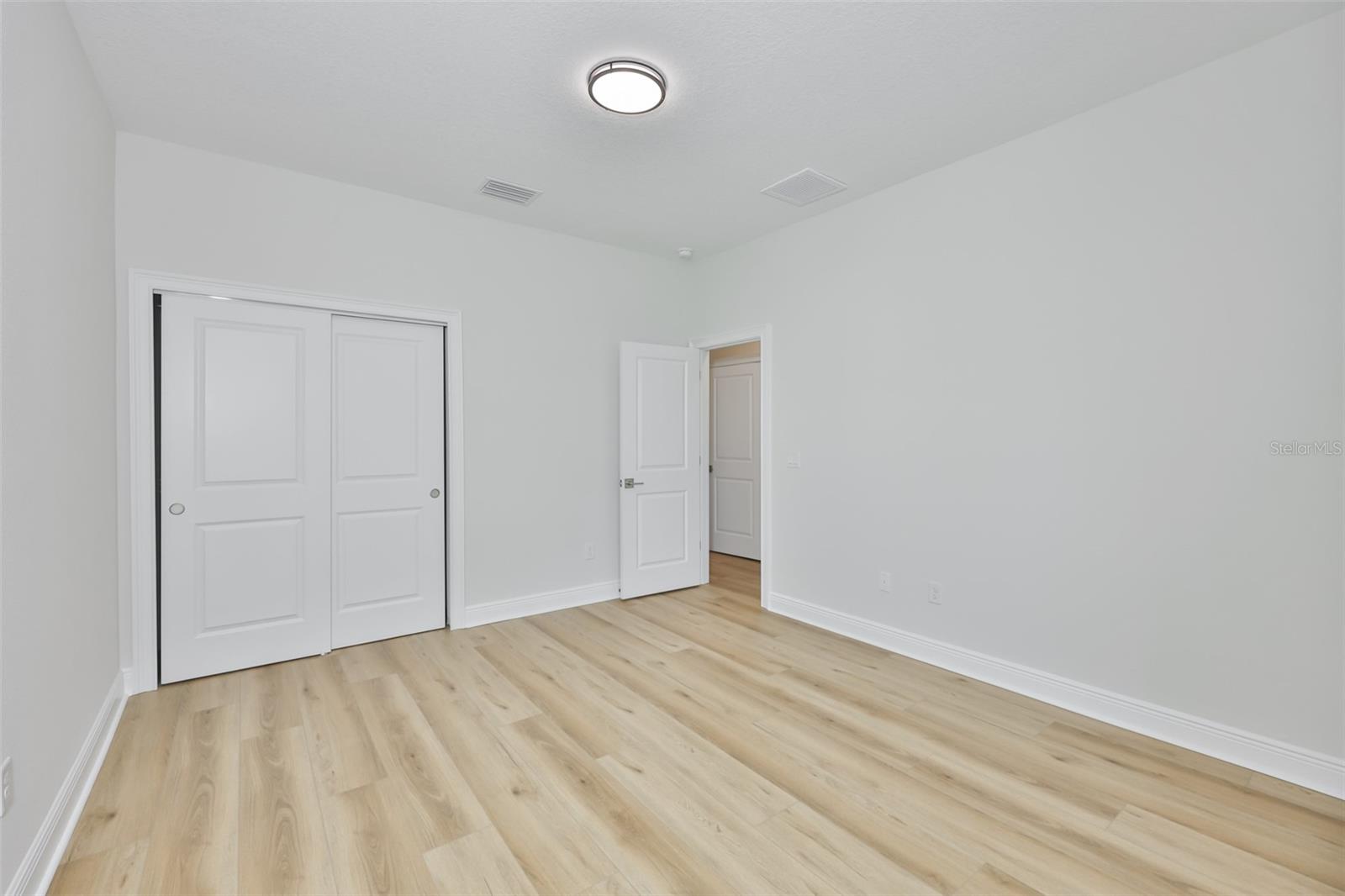 1913 W Beach St Property Photo 25