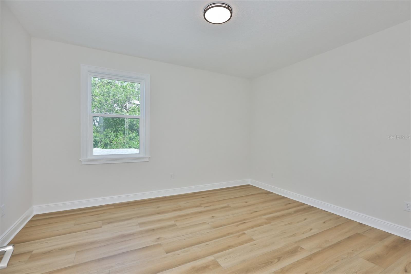 1913 W Beach St Property Photo 26