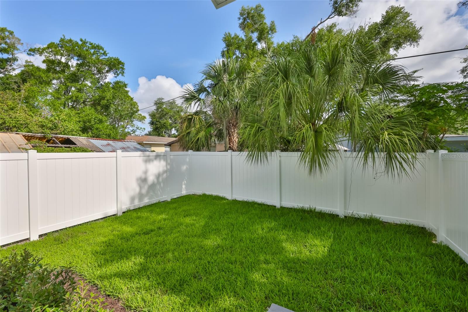 1913 W Beach St Property Photo 27