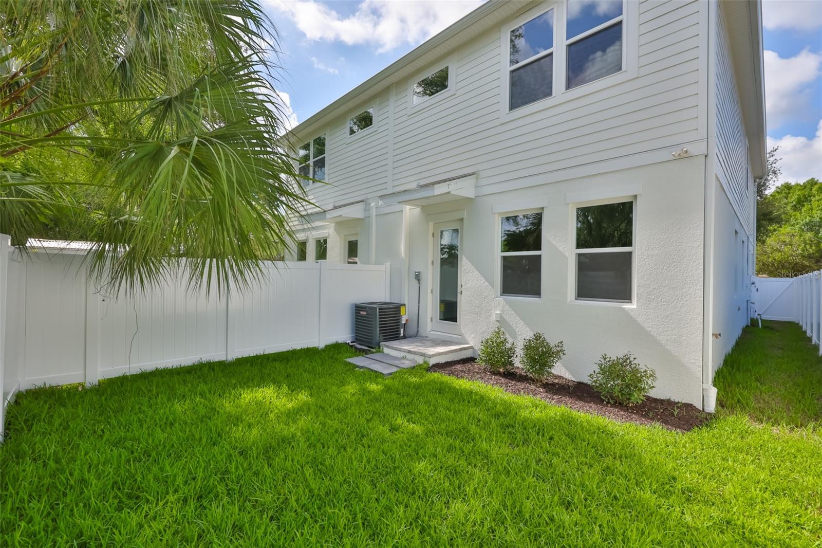 1913 W Beach St Property Photo 28