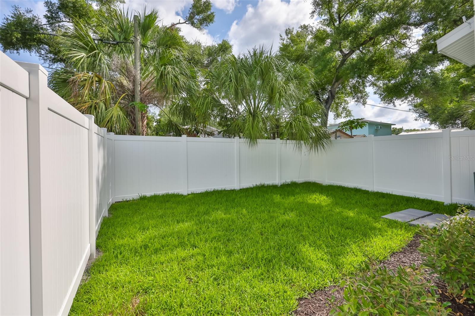 1913 W Beach St Property Photo 29