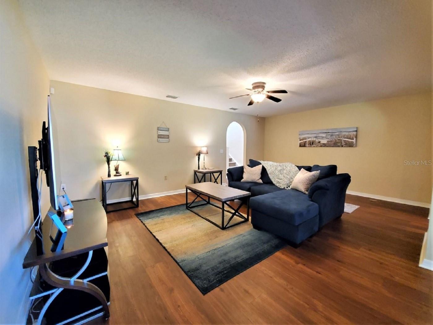 9870 Ashburn Lake Dr Property Photo 2