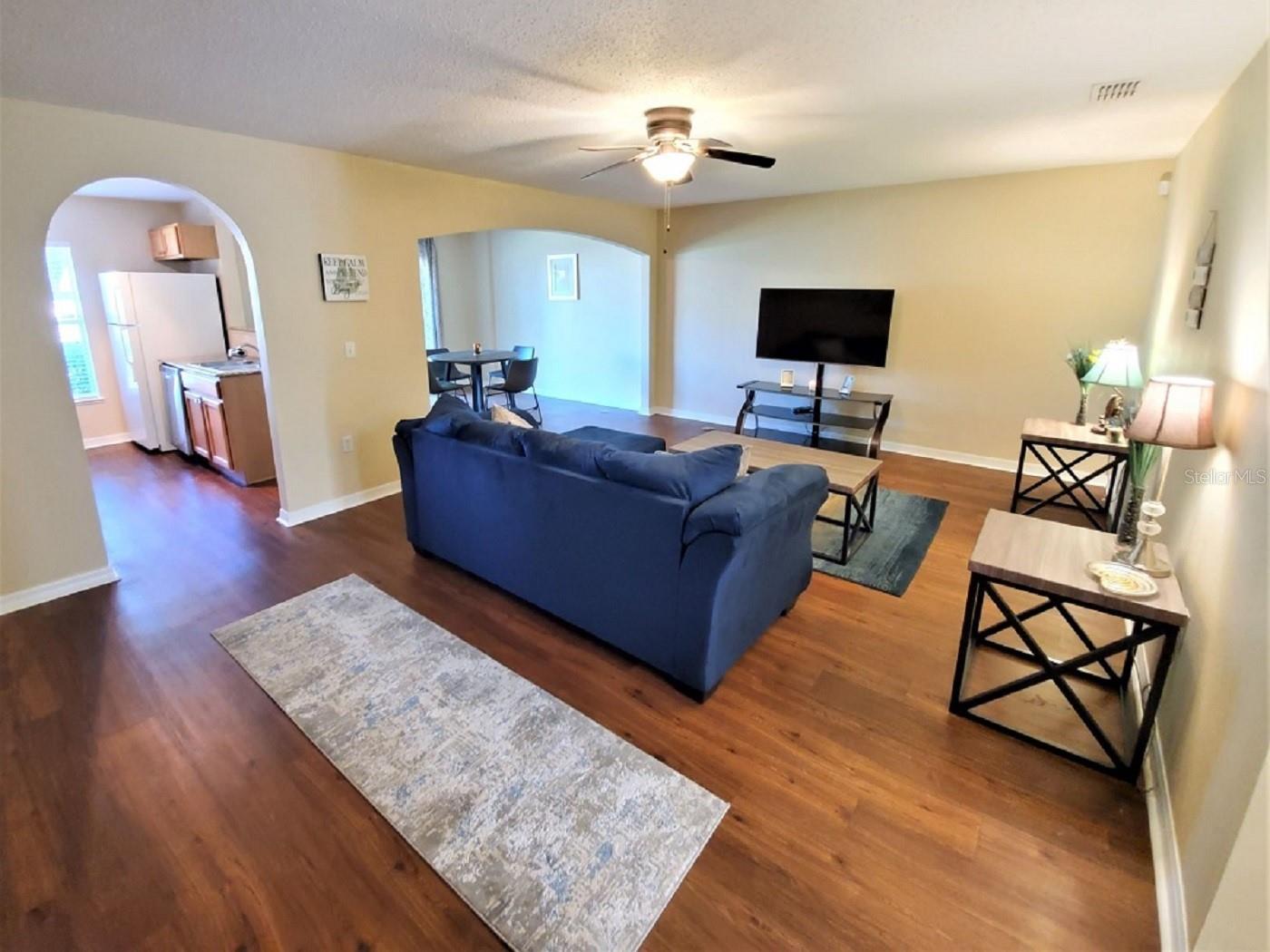 9870 Ashburn Lake Dr Property Photo 3