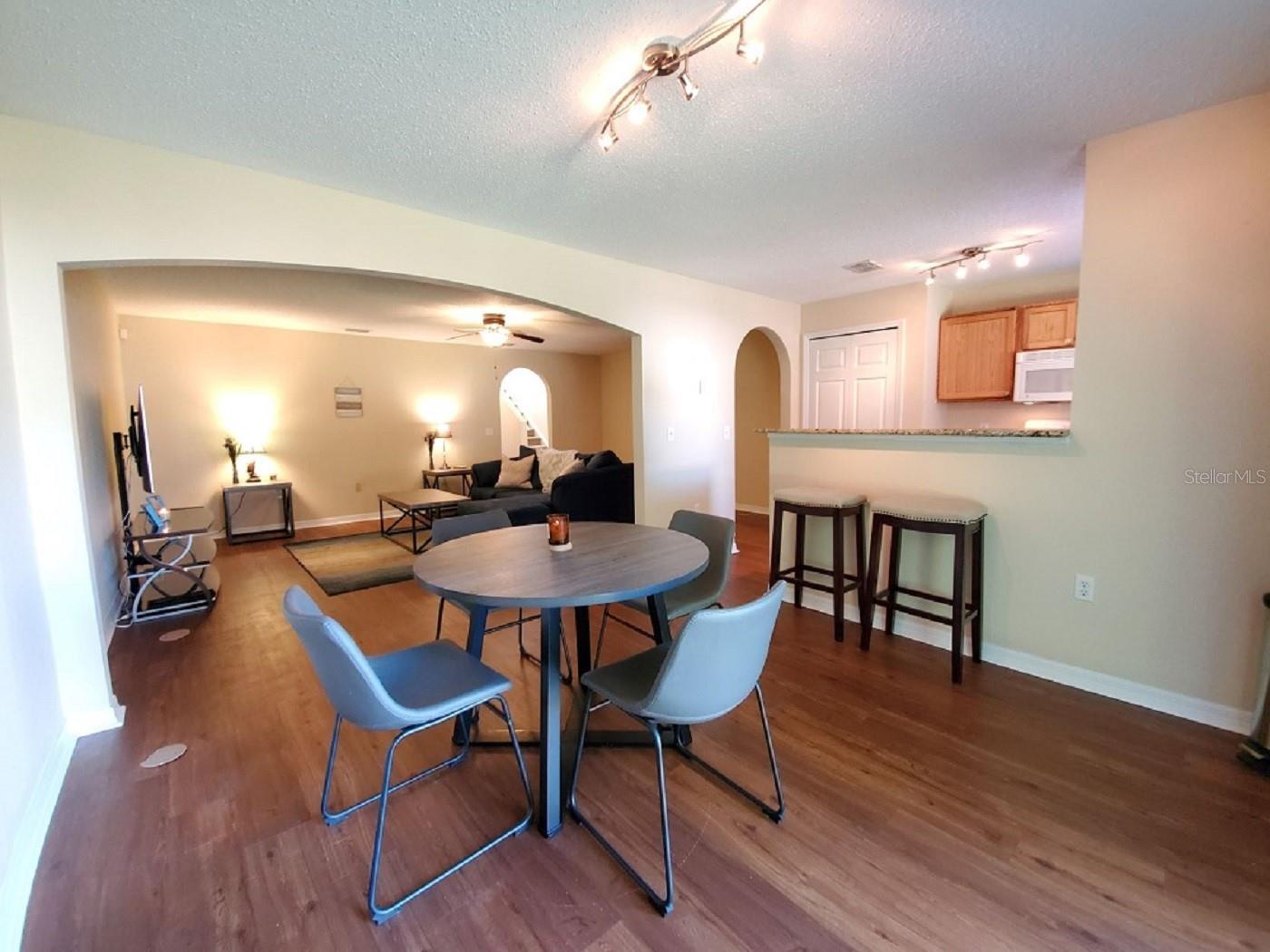 9870 Ashburn Lake Dr Property Photo 6