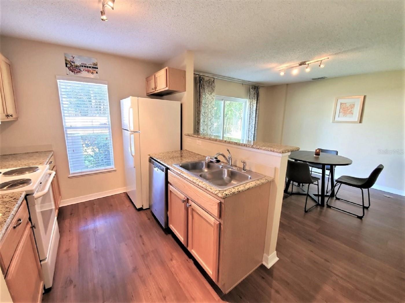 9870 Ashburn Lake Dr Property Photo 7