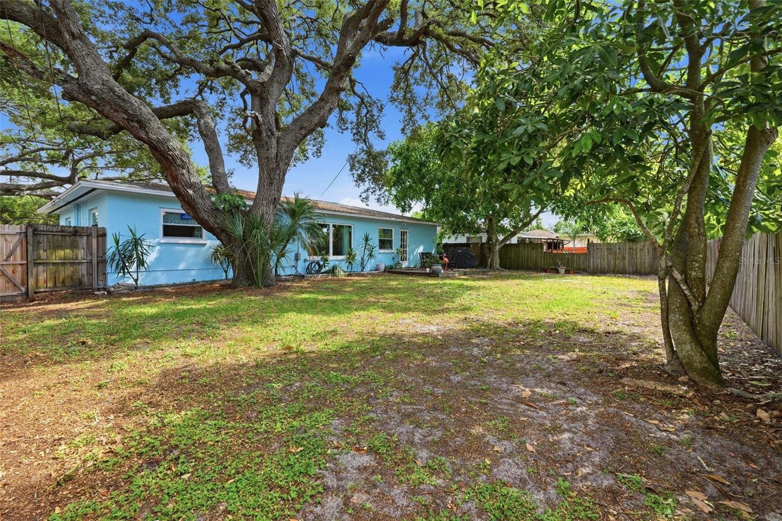 2140 Ne Coachman Rd Property Photo 37