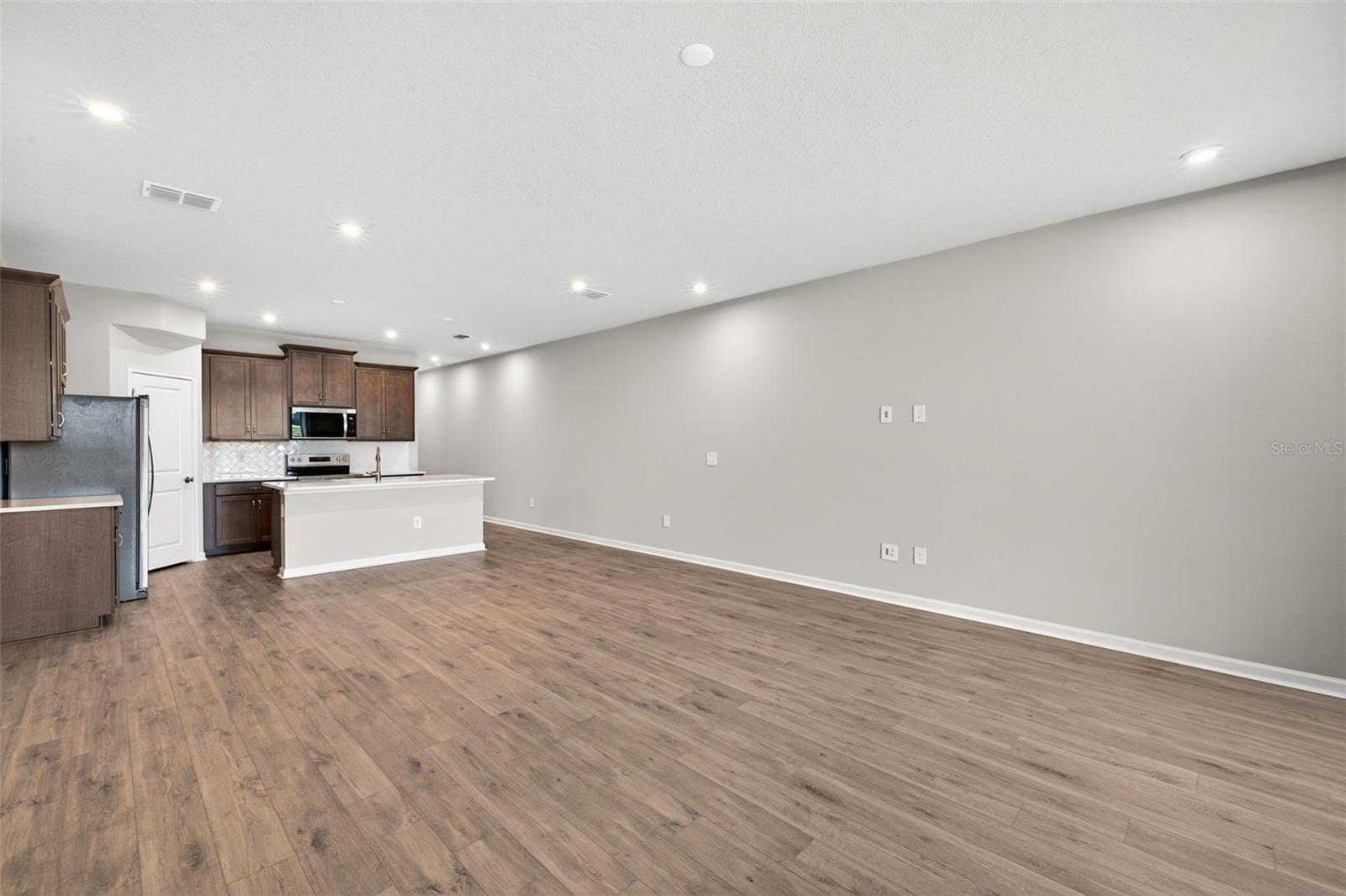 9187 Aurelia Ave Property Photo 6