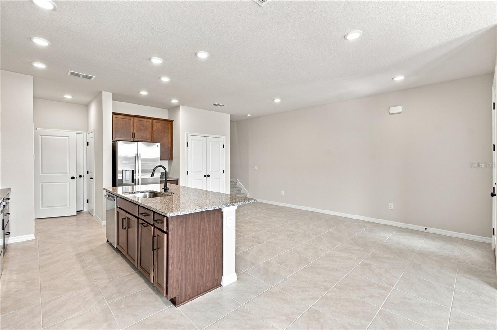 5588 Coopers Hawk Ct Property Photo 5