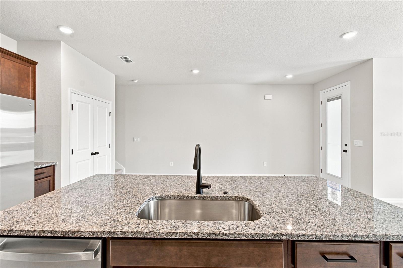 5588 Coopers Hawk Ct Property Photo 6