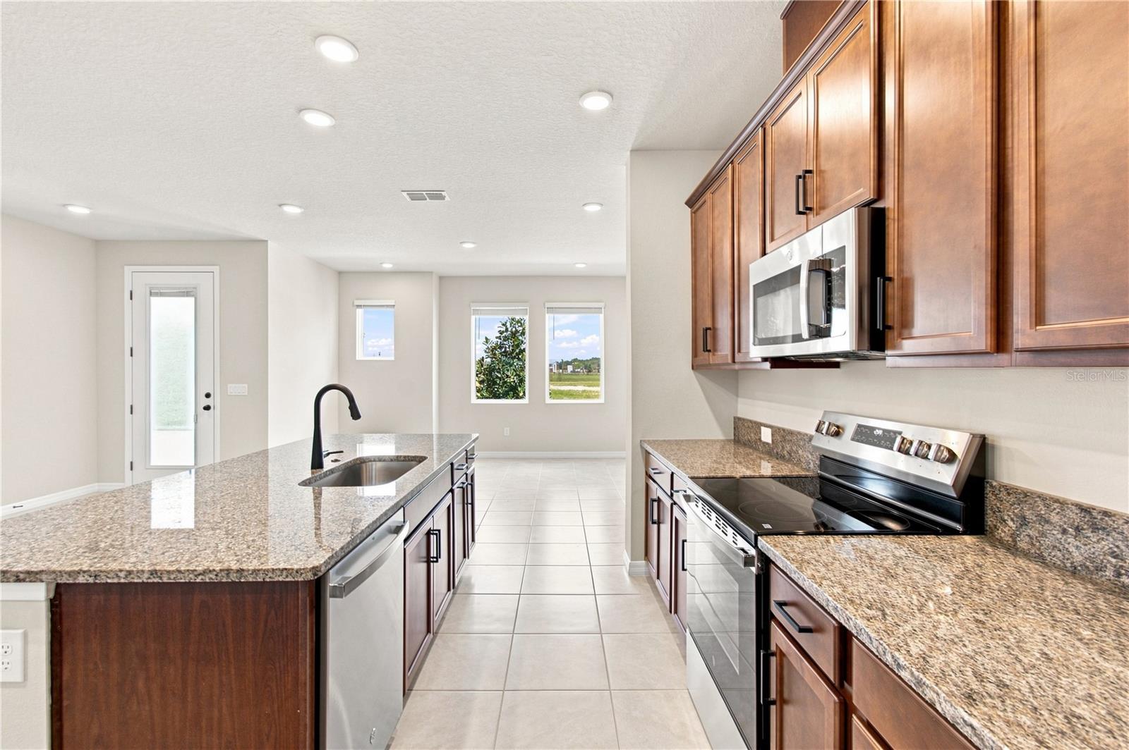5588 Coopers Hawk Ct Property Photo 8