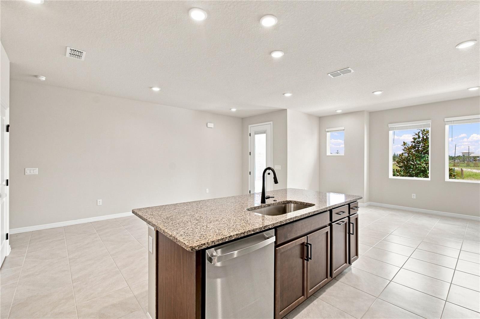 5588 Coopers Hawk Ct Property Photo 9