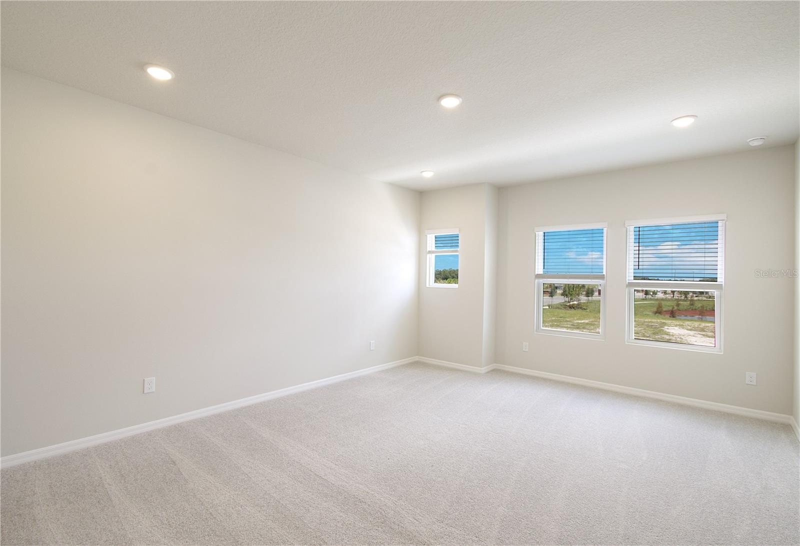 5588 Coopers Hawk Ct Property Photo 12