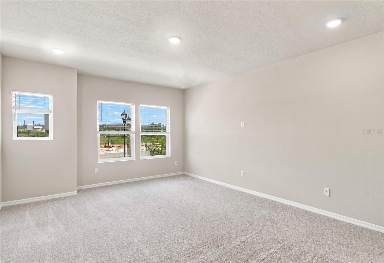 5588 Coopers Hawk Ct Property Photo 13