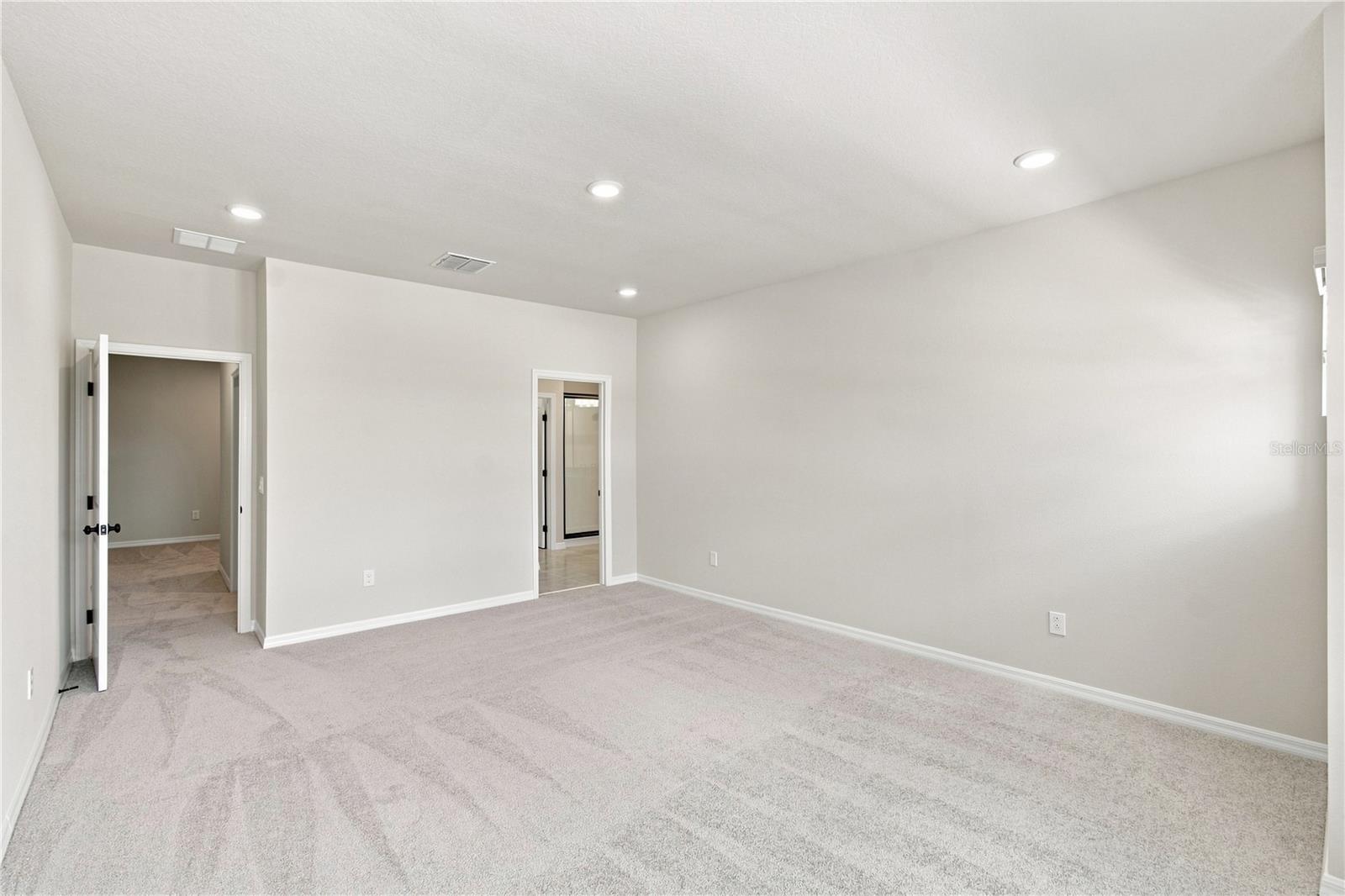 5588 Coopers Hawk Ct Property Photo 14