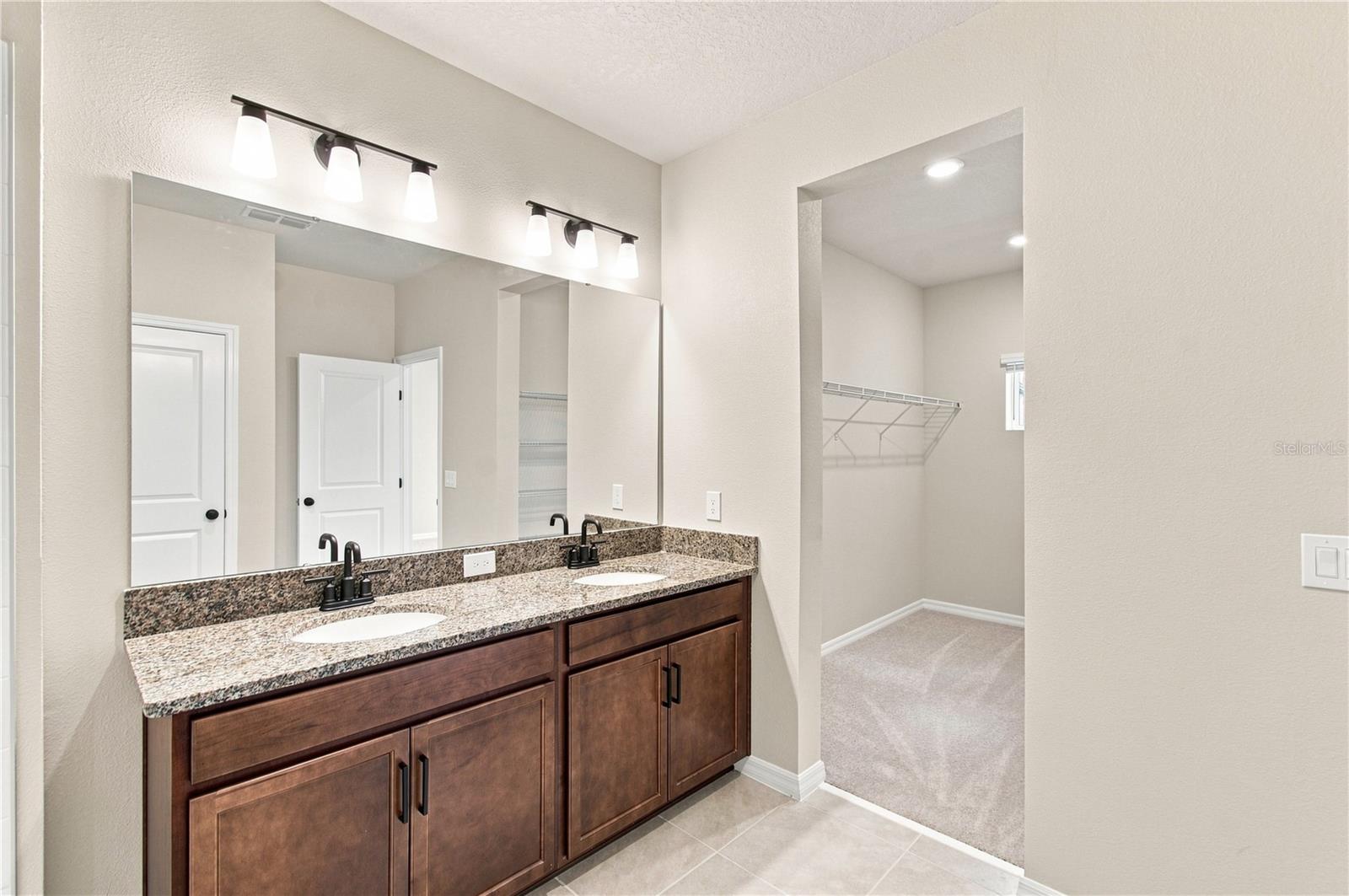 5588 Coopers Hawk Ct Property Photo 16
