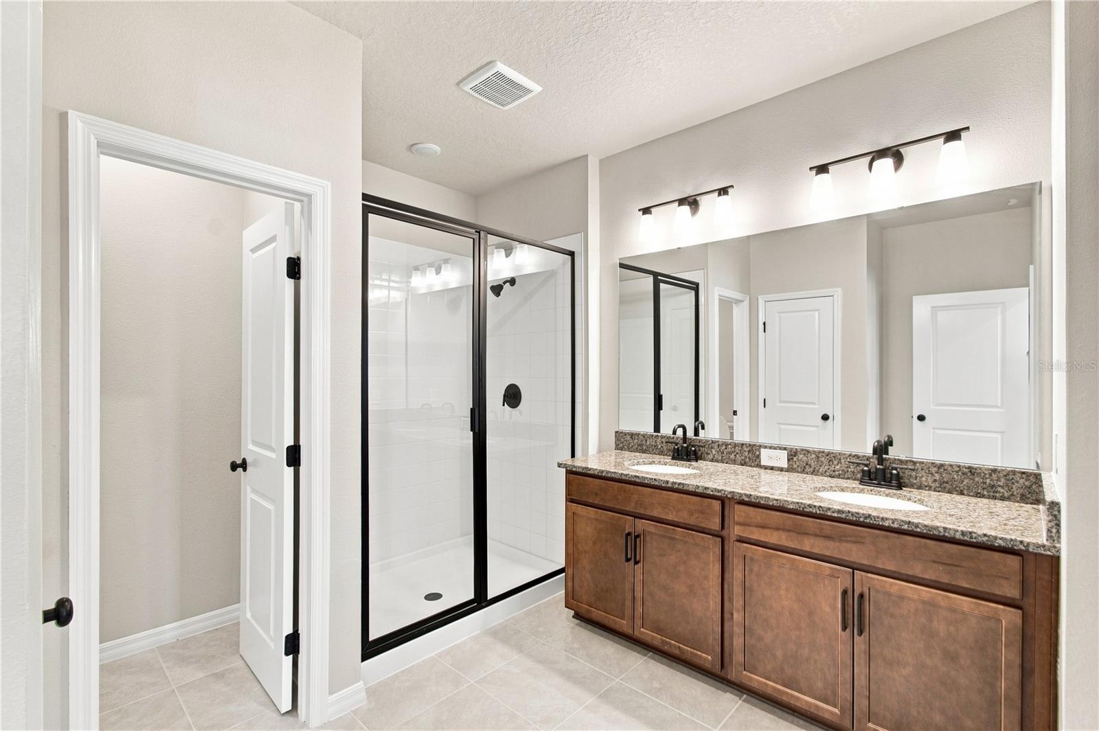 5588 Coopers Hawk Ct Property Photo 17