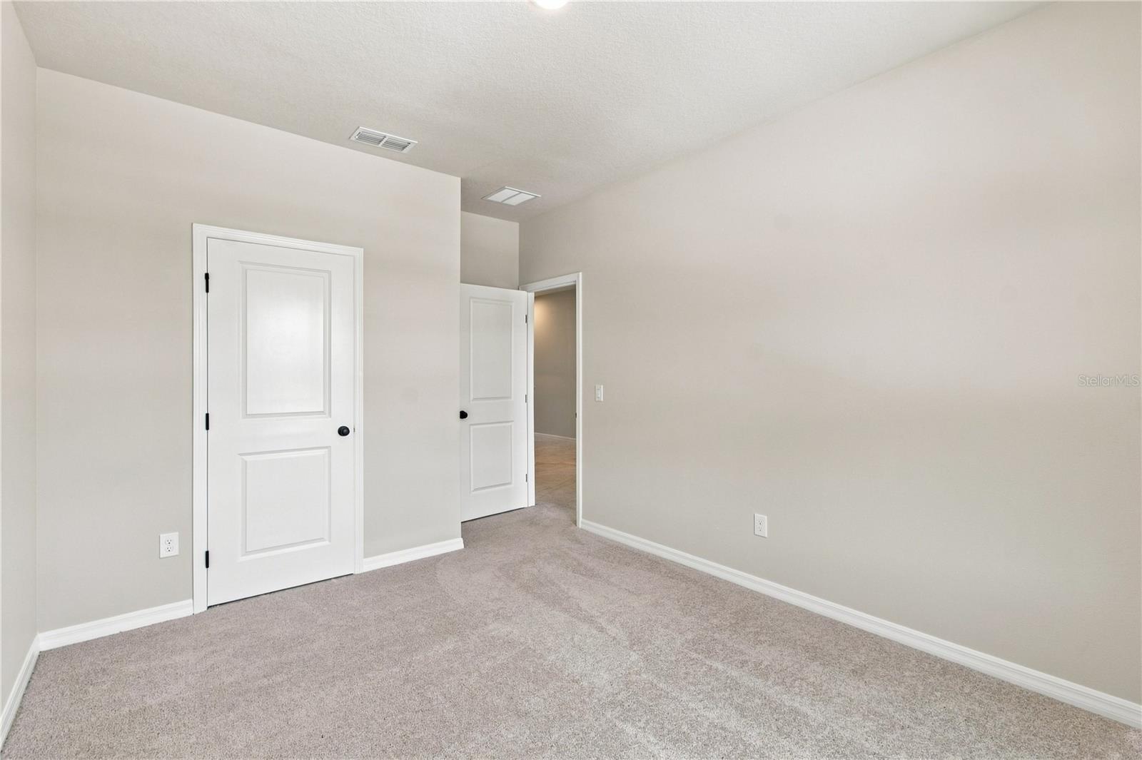 5588 Coopers Hawk Ct Property Photo 20