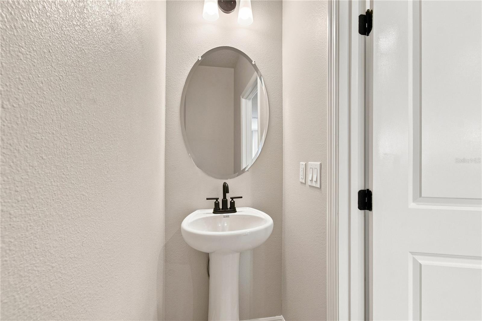 5588 Coopers Hawk Ct Property Photo 25
