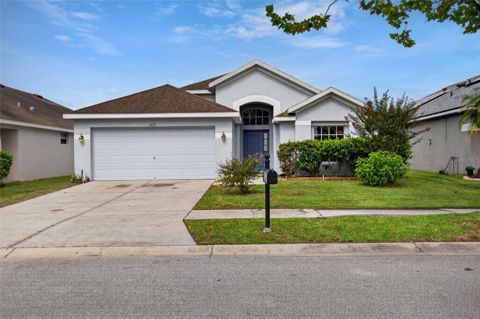 6833 RUNNER OAK DR Property Photo 1