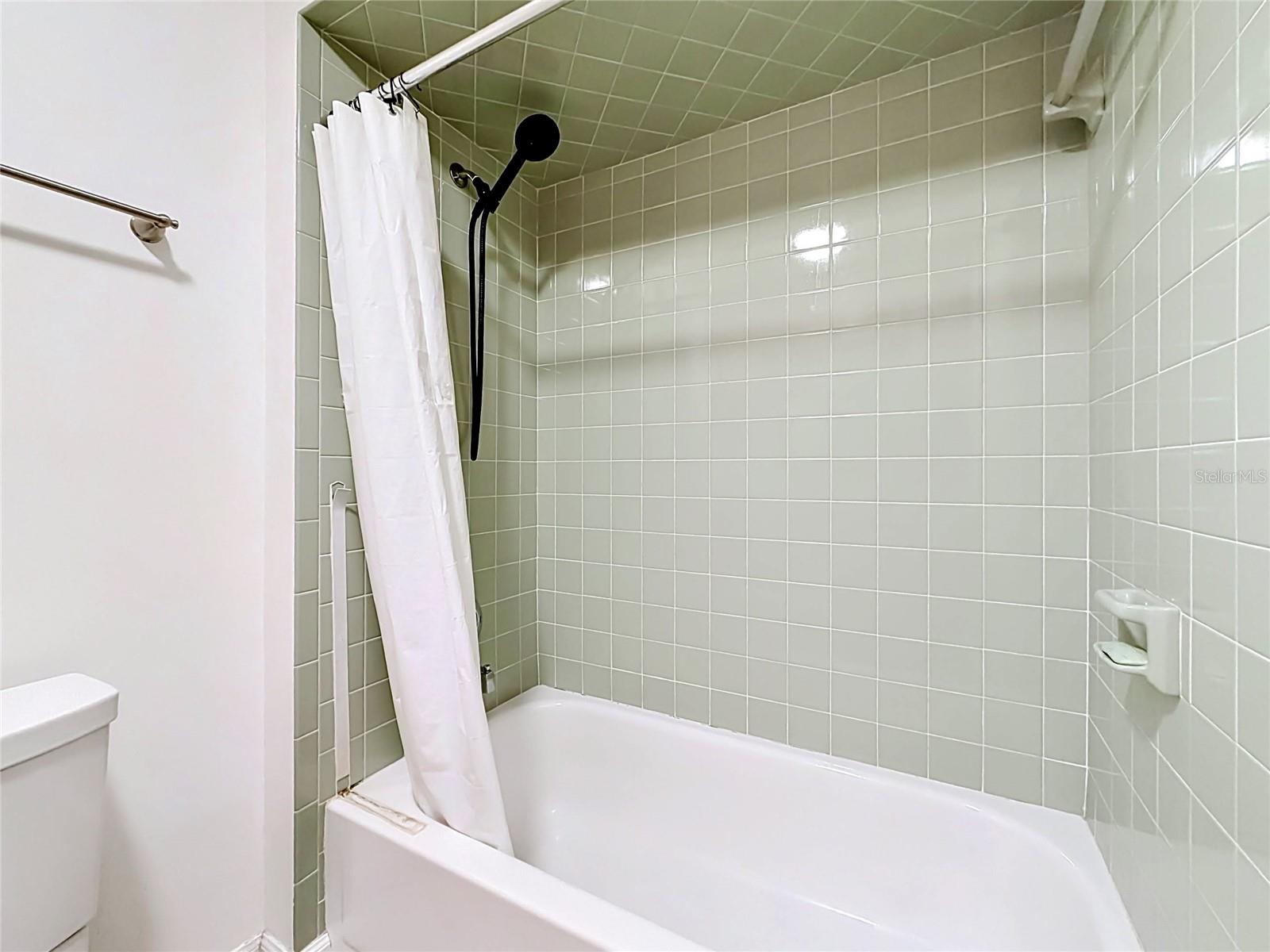 1666 N Croft Ave Property Photo 20